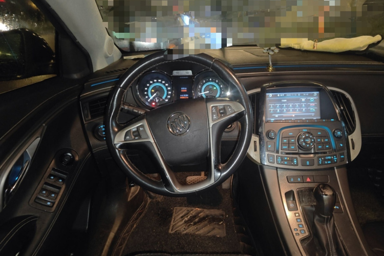 别克 君越 2011款 2.0T旗舰版中控内饰13