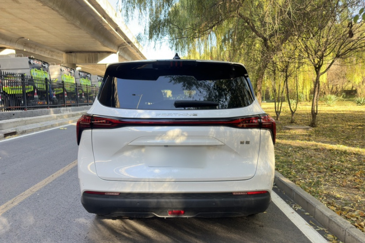 东风风行 风行游艇 2024款 1.5T DCT 观海版车身外观6008