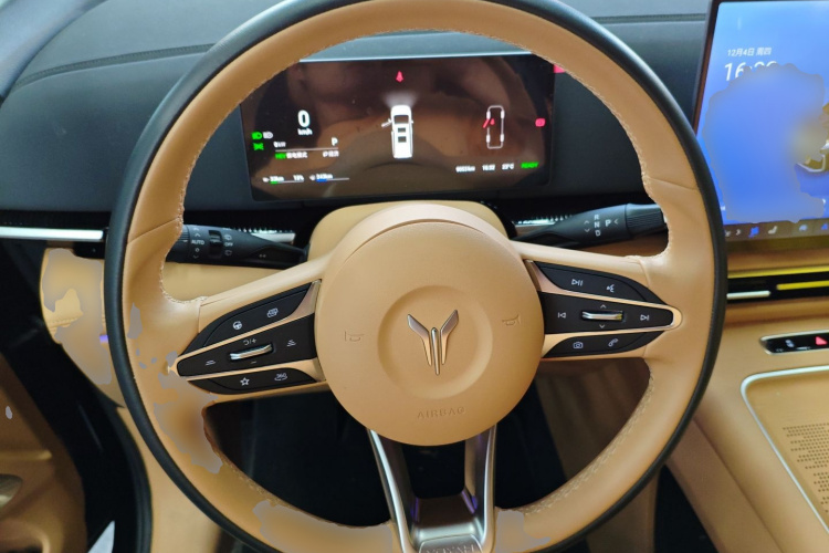 岚图汽车 岚图梦想家 2025款 PHEV 四驱尊贵鲲鹏版中控内饰13