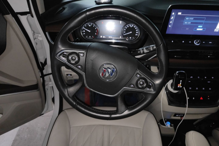 别克GL8 2022款 陆上公务舱 652T 豪华型中控内饰13