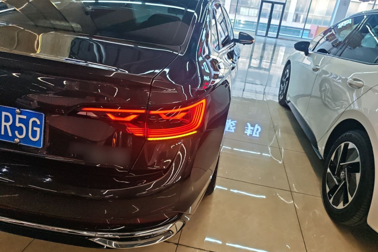 大众 速腾 2023款 300TSI DSG超越版车身外观9