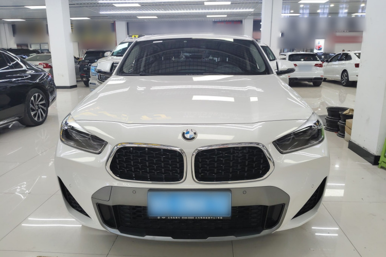 宝马X2 2023款 sDrive25i M越野套装车身外观2