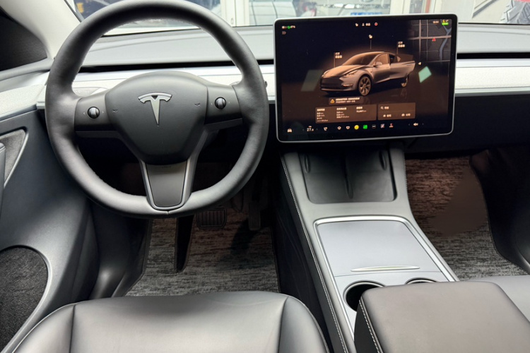 特斯拉 Model Y 2024款 后轮驱动版中控内饰7003