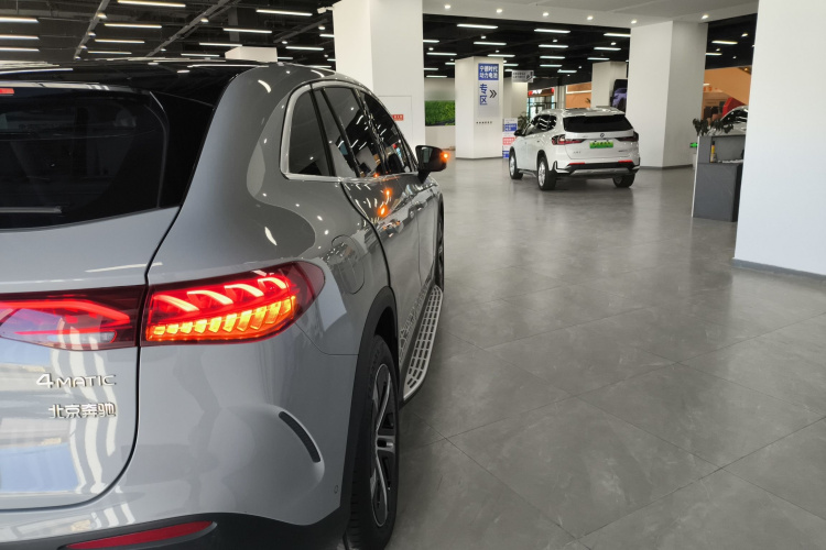 奔驰EQE SUV 2023款 350 4MATIC 先锋版车身外观6006
