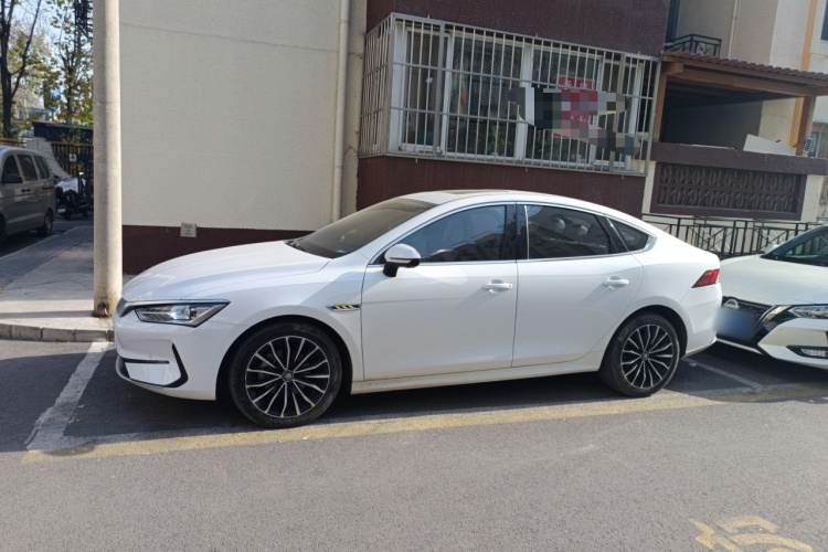 比亚迪 秦PLUS 2021款 EV 600KM 旗舰型车身外观4