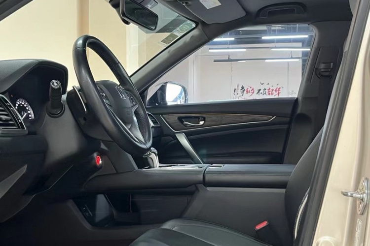 本田UR-V 2017款 240TURBO 两驱豪华版 国V中控内饰7004