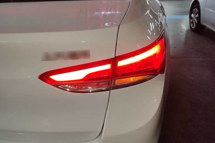 别克 英朗 2019款 15T 双离合互联精英型 国VI车身外观9