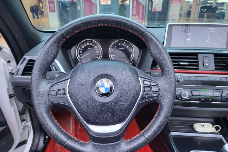 宝马2系(进口) 2018款 220i 敞篷轿跑车 运动设计套装局部细节13