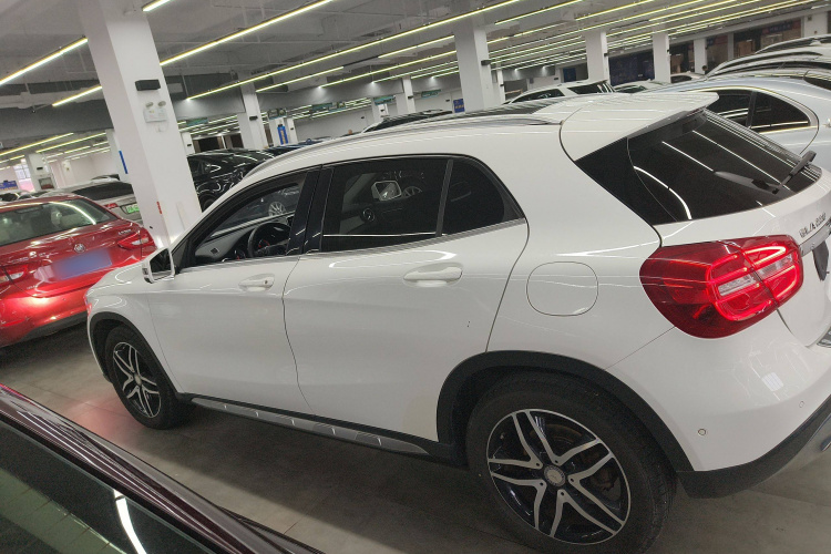 奔驰GLA 2016款 GLA 220 4MATIC 时尚型车身外观4