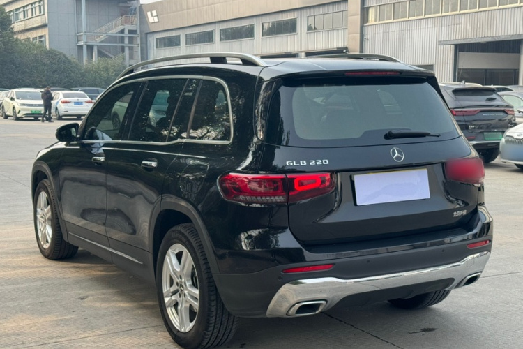 奔驰GLB 2023款 GLB 220 动感型车身外观6003