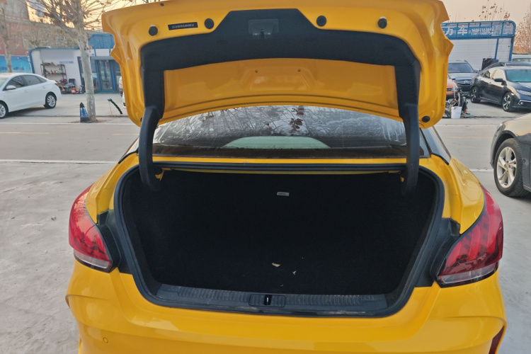 名爵 MG5 2021款 300TGI DCT青奢旗舰版机舱底盘23