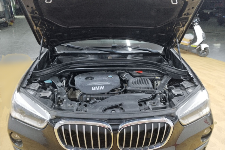 宝马X1 2016款 sDrive18Li 尊享型机舱底盘24