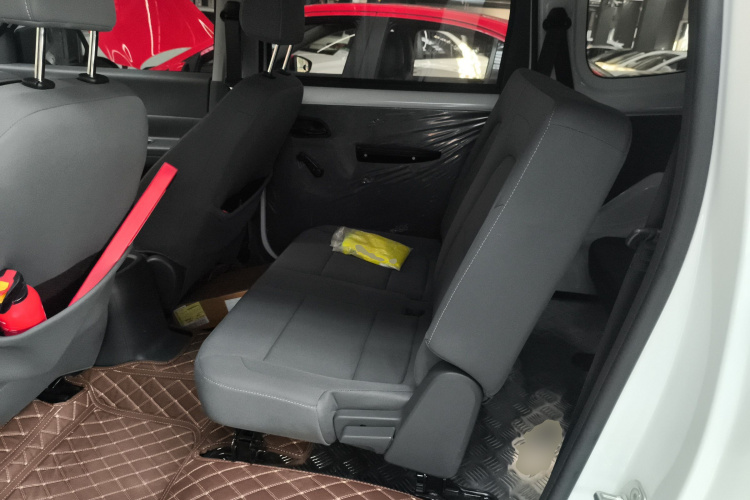 五菱汽车 五菱宏光新能源 2024款 纯电版 300KM 标准型中控内饰7004