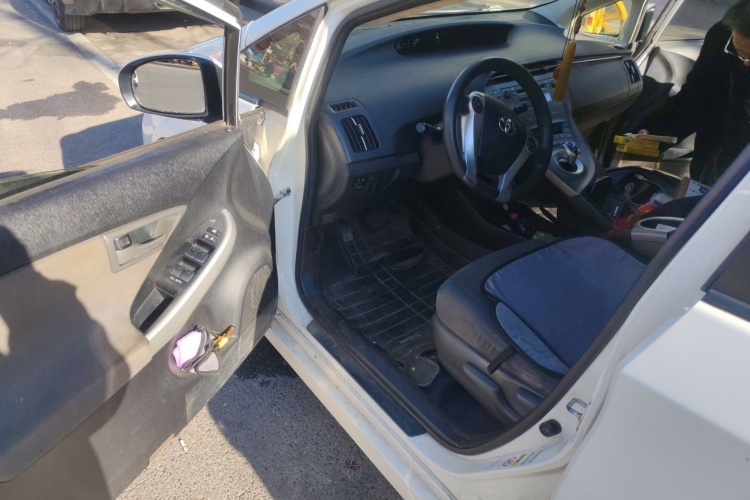 丰田 普锐斯 2012款 1.8L 标准版中控内饰7003