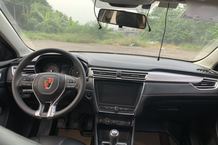 荣威i5 2020款 1.5L 手动4G互联领豪旗舰版中控内饰7005