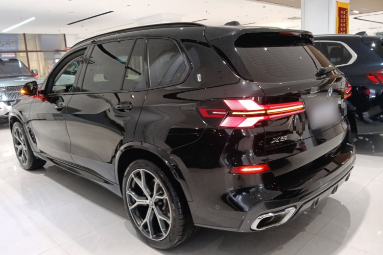 宝马X5 2023款 xDrive 30Li 尊享型M运动曜夜套装车身外观4