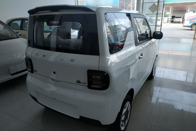 吉利银河 熊猫 2025款 210km 元气熊车身外观7