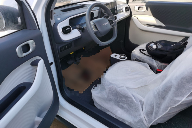 吉利银河 2025款 210km 熊猫骑士中控内饰7003