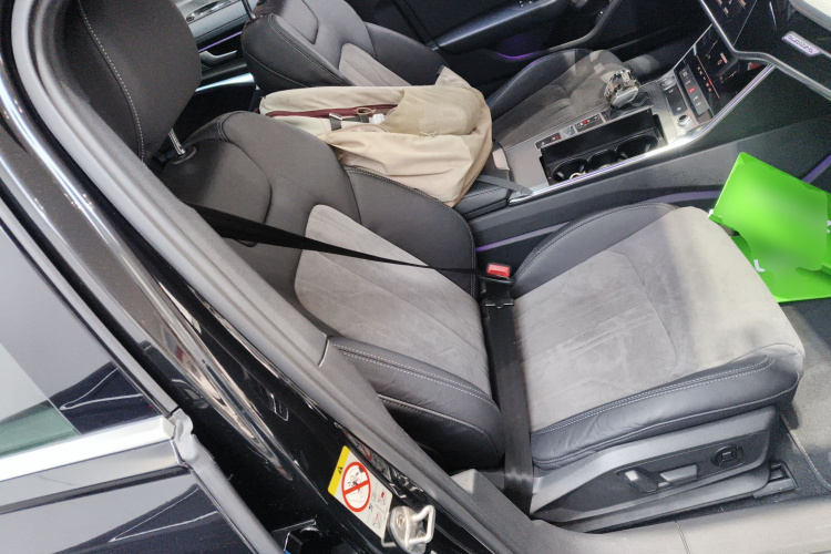 奥迪A6L 2020款 45 TFSI quattro 臻选动感型局部细节41