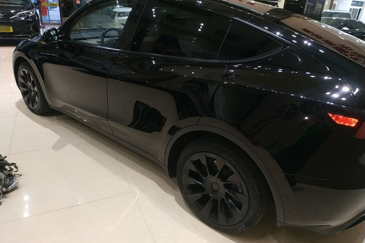 特斯拉 Model Y 2021款 标准续航后驱版车身外观4
