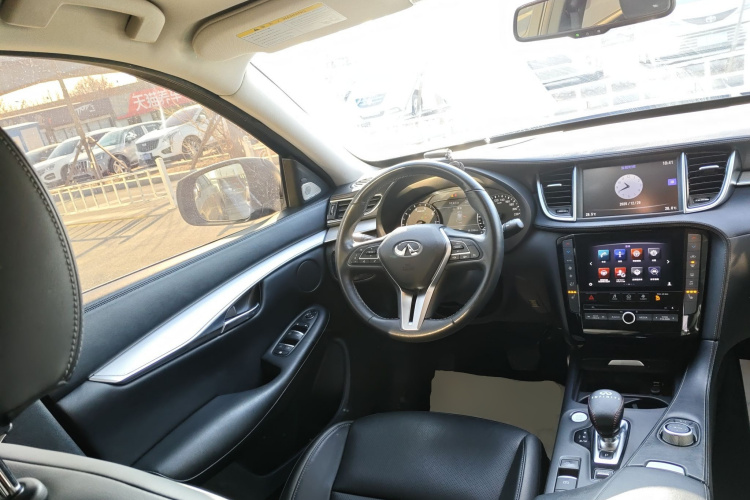 英菲尼迪QX50 2018款 2.0T 两驱时尚版中控内饰13