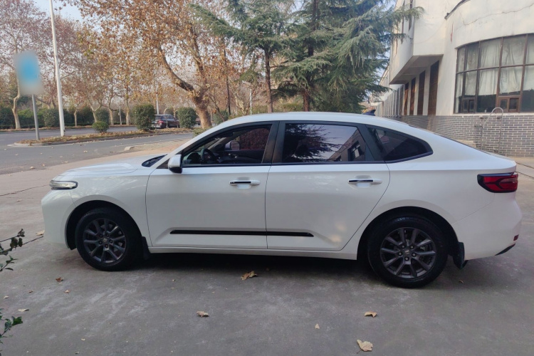 宝骏RC-5 2020款 1.5L 手动智耀豪华型车身外观6007