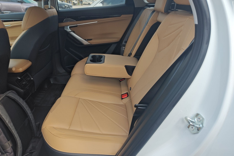 吉利汽车 博越L 2023款 1.5TD DCT尊贵型中控内饰21