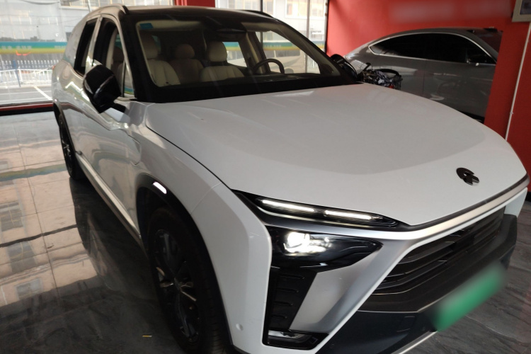 蔚来ES8 2020款 415KM 六座版车身外观3