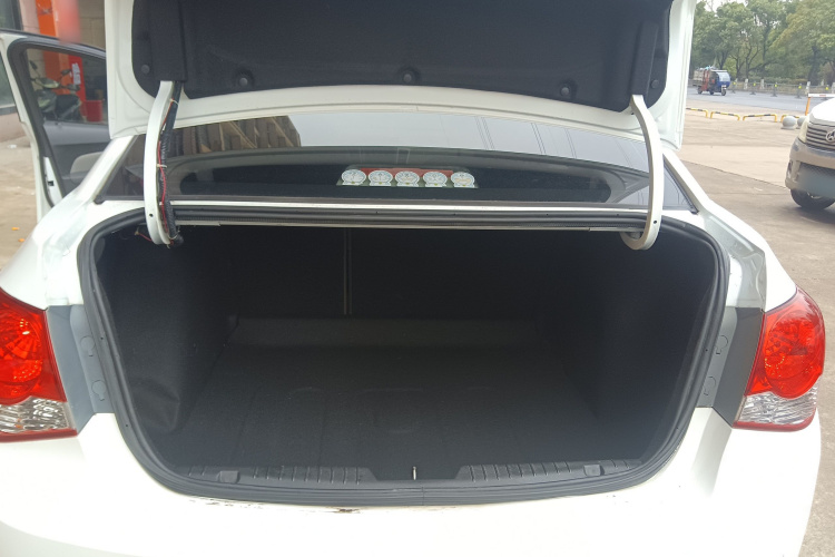 雪佛兰 科鲁兹 2013款 1.8L SE AT机舱底盘23