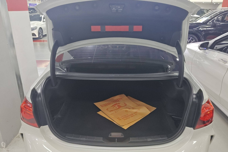 宝马1系 2019款 120i 领先型M运动套装局部细节23