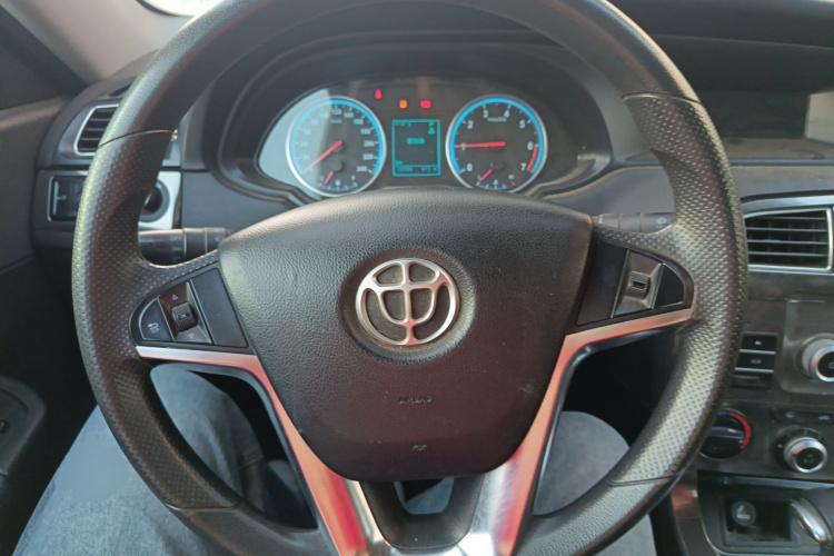 中华H530 2017款 1.6L 自动舒适型中控内饰13