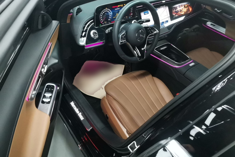 奔驰E级新能源 2024款 E 350 e L 插电式混合动力轿车中控内饰20