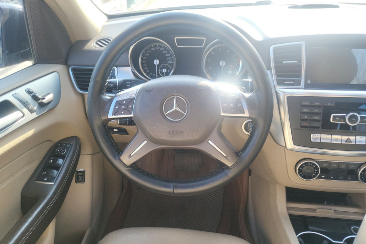 奔驰M级 2014款 ML 320 4MATIC局部细节13