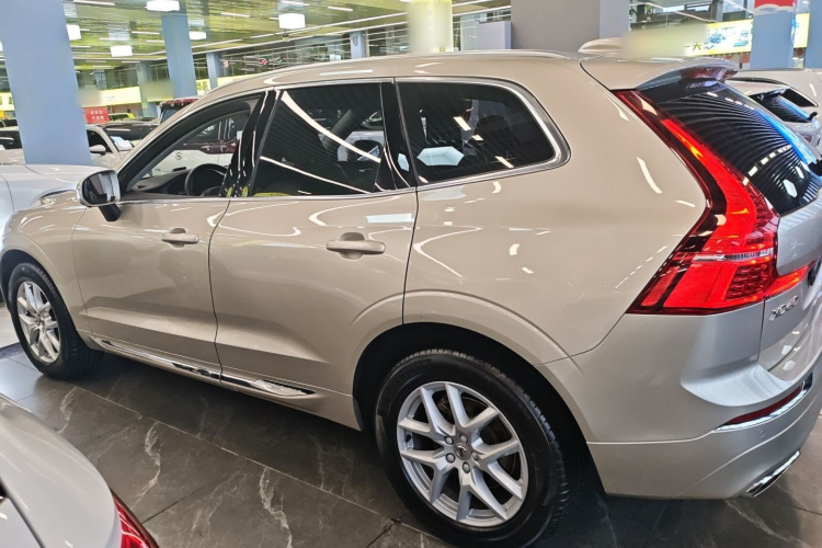 沃尔沃XC60 2021款 T5 四驱智逸豪华版车身外观4