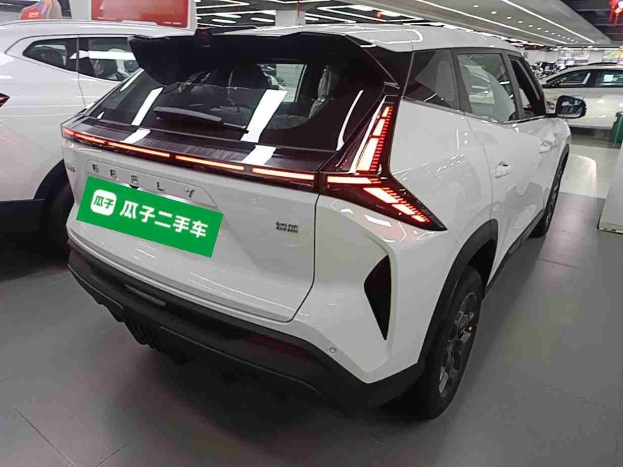 车辆右后45度外观展示