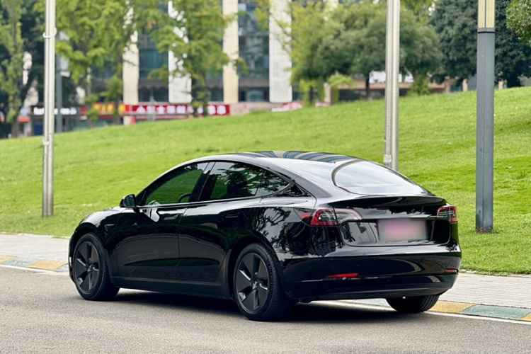 特斯拉 Model 3 2021款 标准续航后驱升级版 3D6车身外观6004