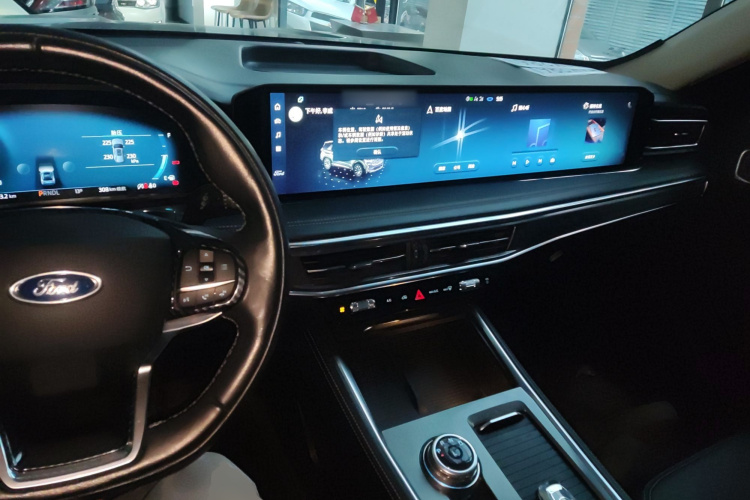 福特 探险者 2023款 EcoBoost 285 后驱风尚版 6座中控内饰12