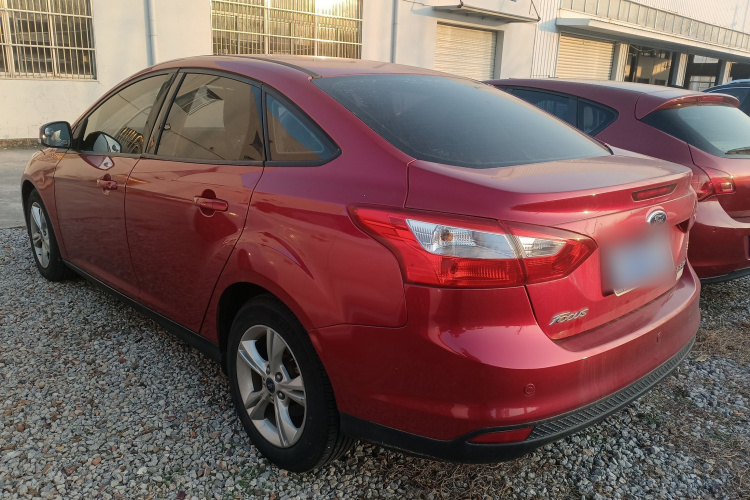 福特 福克斯 2012款 三厢 1.6L 自动风尚型车身外观4