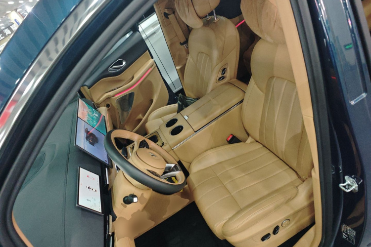 岚图汽车 岚图梦想家 2025款 PHEV 四驱尊贵鲲鹏版中控内饰19