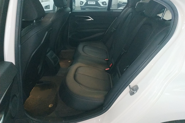 宝马1系 2019款 118i M运动套装中控内饰21