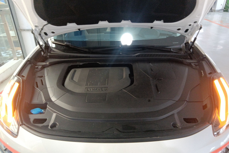 领克06 2020款 1.5T 耀Halo机舱底盘24