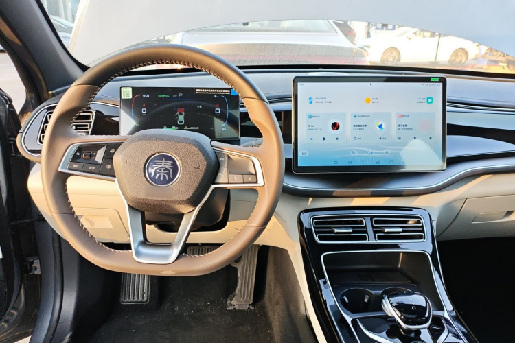 比亚迪 秦PLUS 2024款  荣耀版 DM-i 120KM超越型中控内饰7002