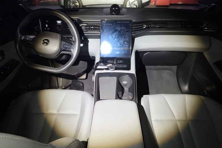 蔚来ES8 2020款 580KM 七座版中控内饰12