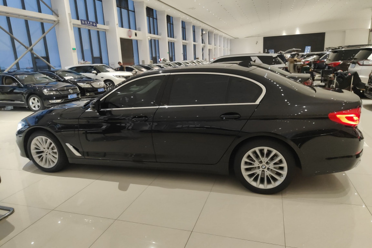 宝马5系新能源 2020款 里程升级版 530Le 豪华套装车身外观6003