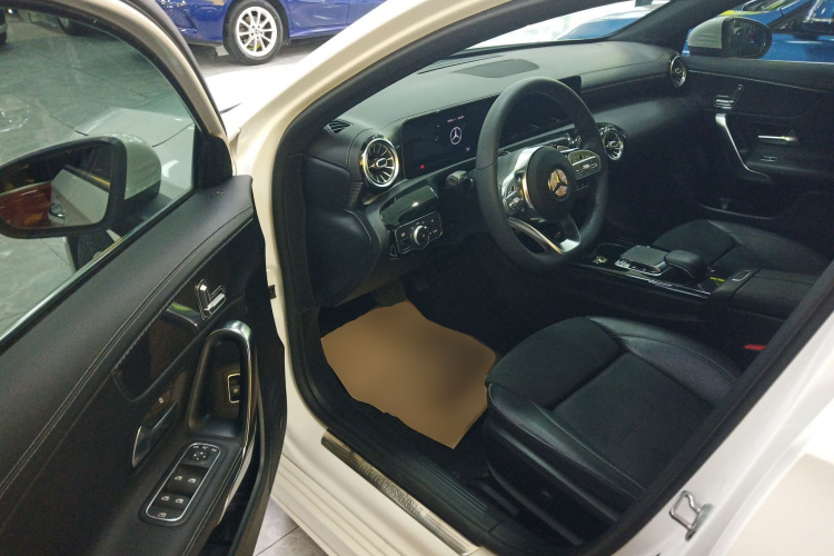 奔驰A级 2020款 A 200 L 运动轿车中控内饰20