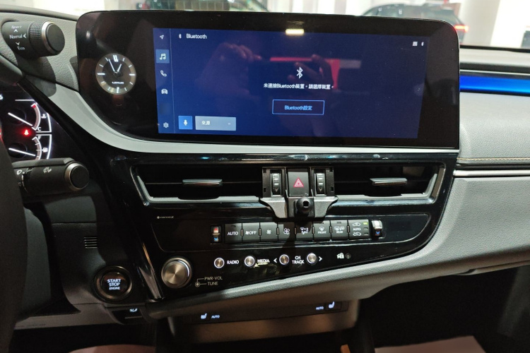 雷克萨斯ES 2022款 200 卓越版局部细节16