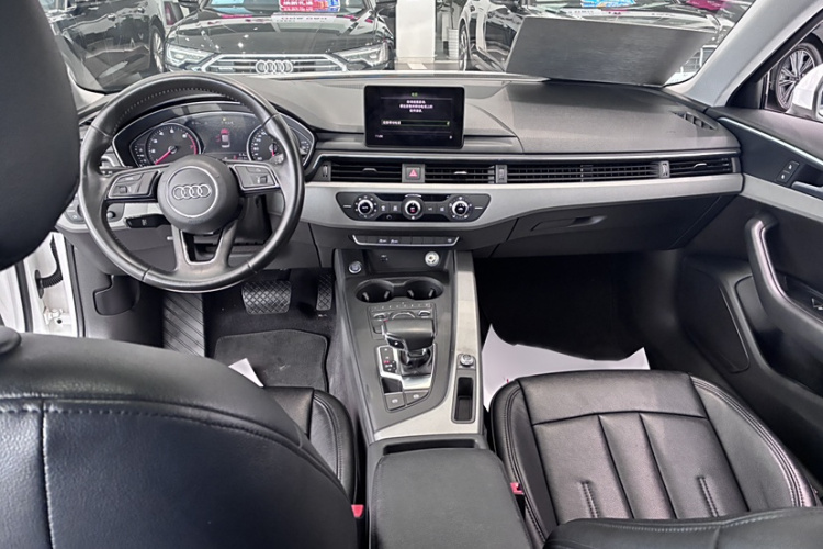 奥迪A4L 2019款 35 TFSI 进取型 国V中控内饰7004