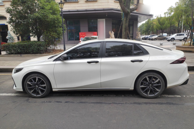 广汽传祺 影豹 2023款 270T DCT J11版车身外观4