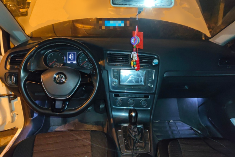 大众 高尔夫 2017款 1.6L 自动舒适百万辆纪念版中控内饰12