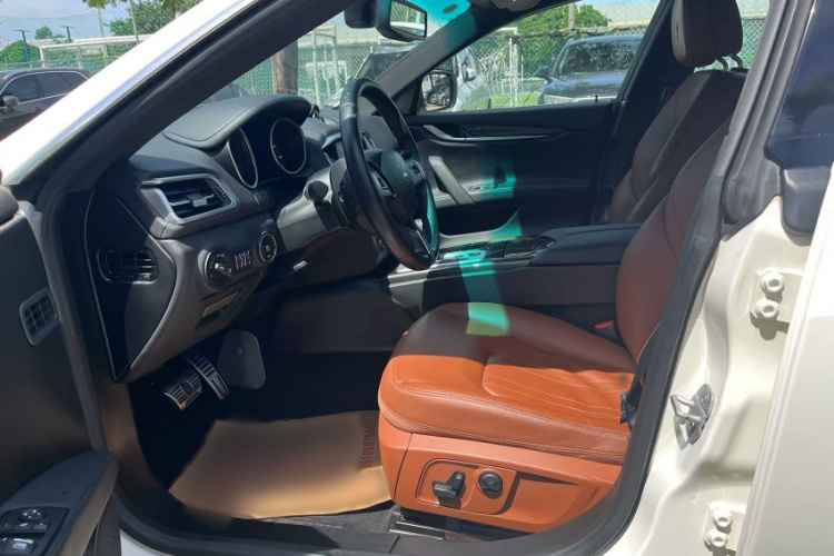 玛莎拉蒂 Ghibli 2014款 3.0T 标准版中控内饰7006